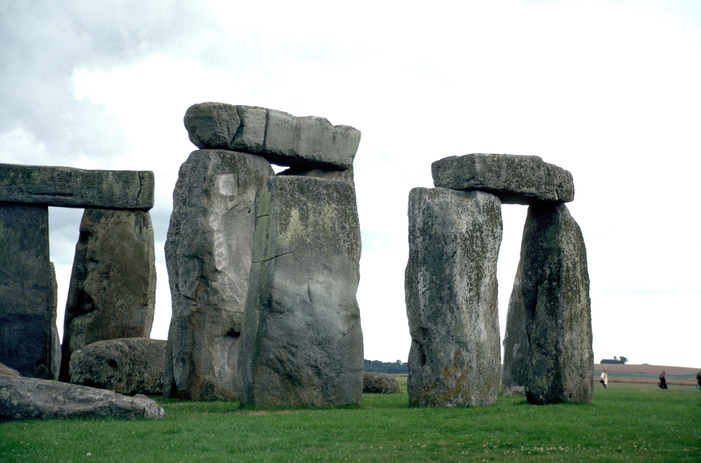 Stonehenge stone structures