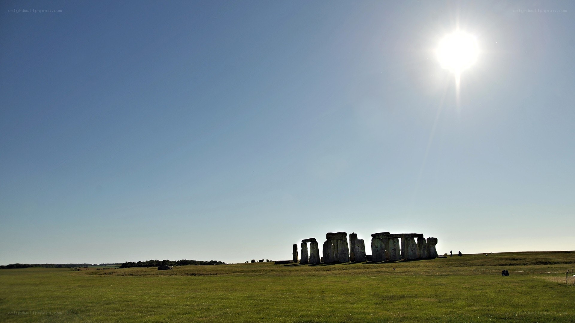 Stonehenge under bright sun