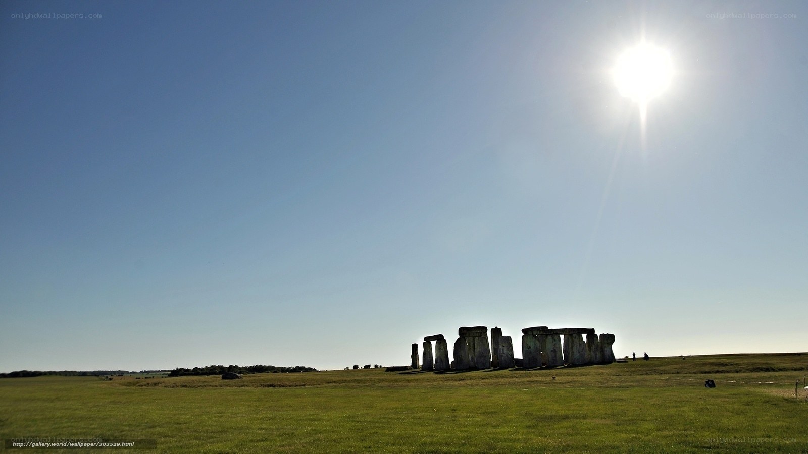 Stonehenge under bright sun