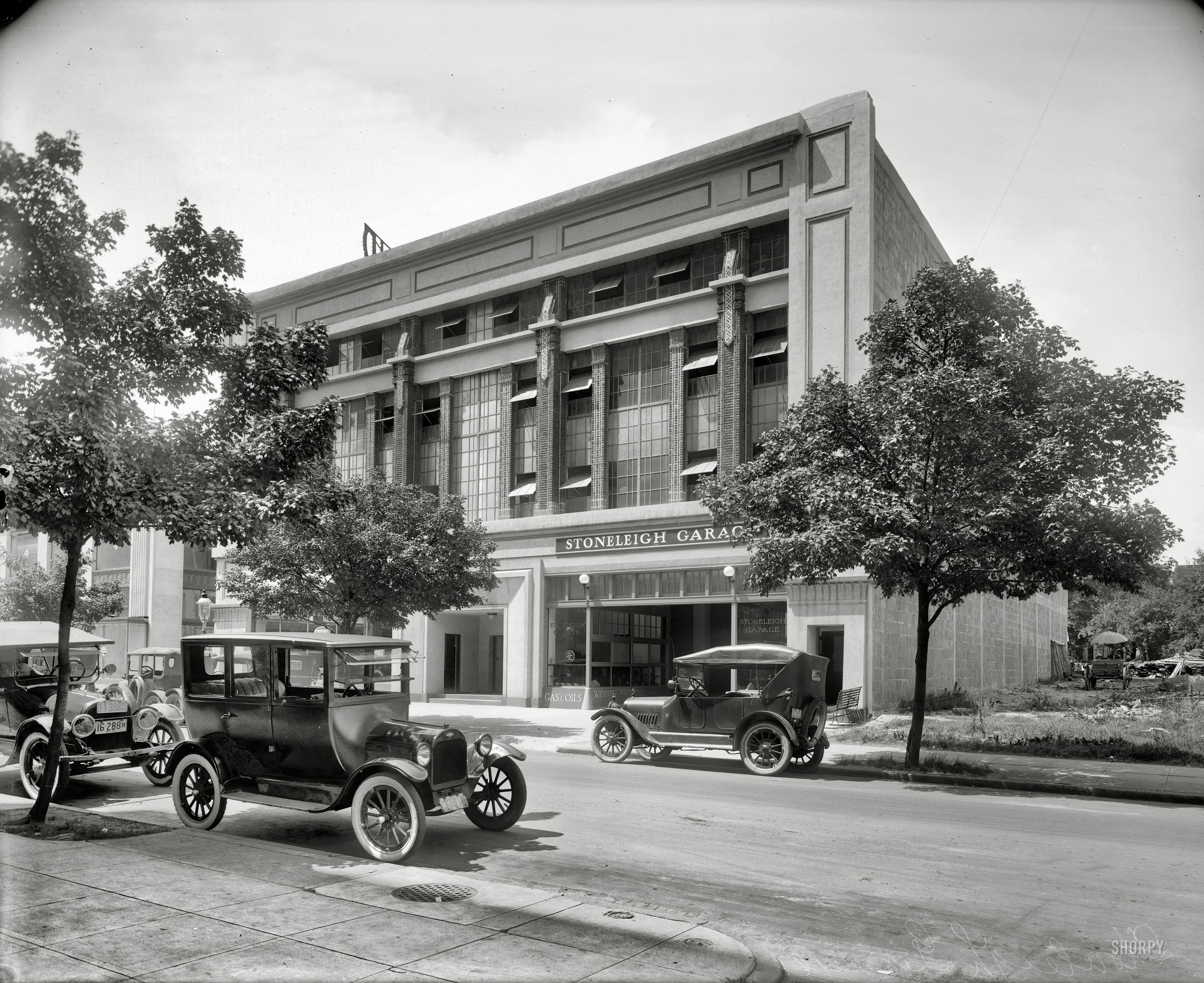 Stoneleigh Garage in the 1920s