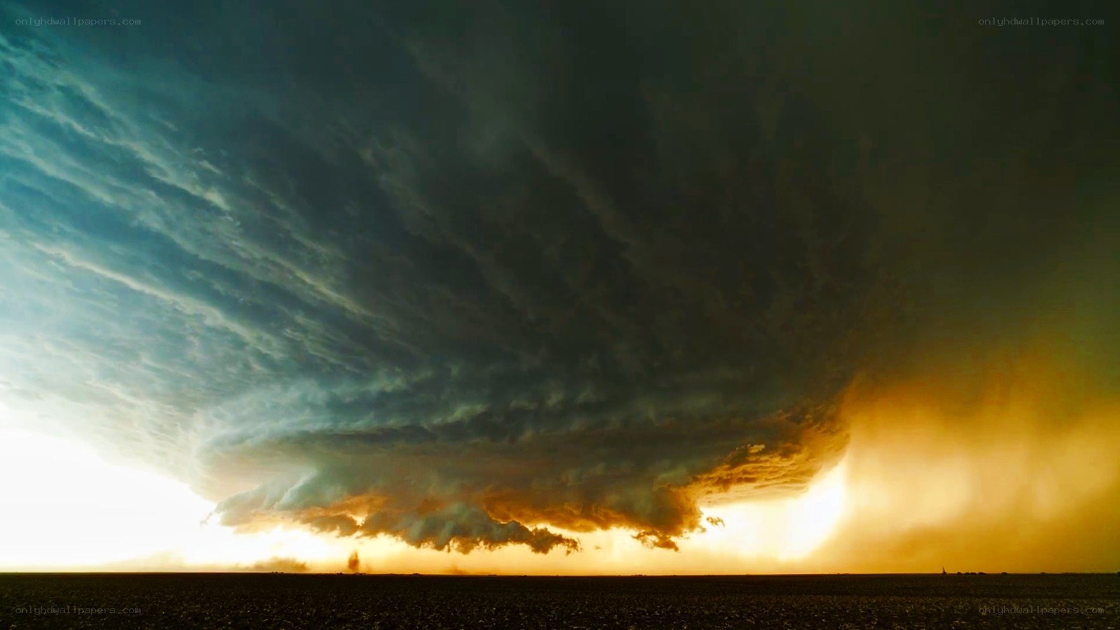 Storm cloud over flat landscape