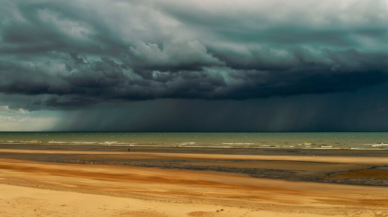 Storm over Beach — Gray