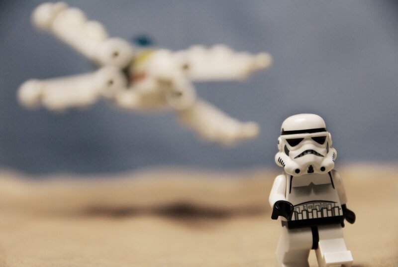 Stormtrooper Minifigure — White, Dramatic