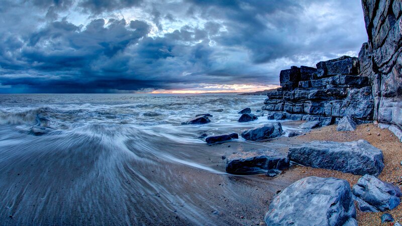 Stormy Ocean Waves — Blue, Dramatic, Sunset