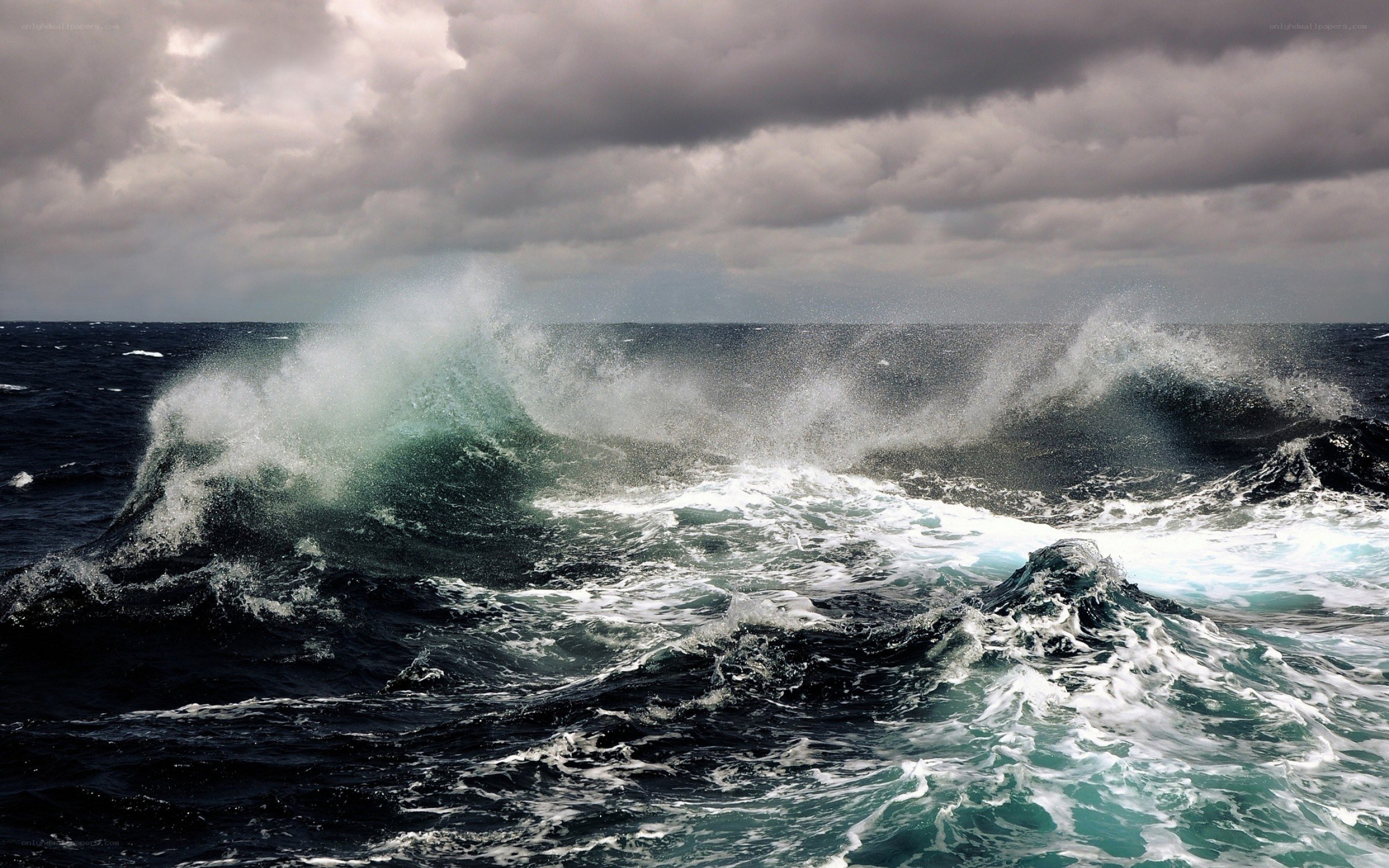 Stormy ocean waves crashing