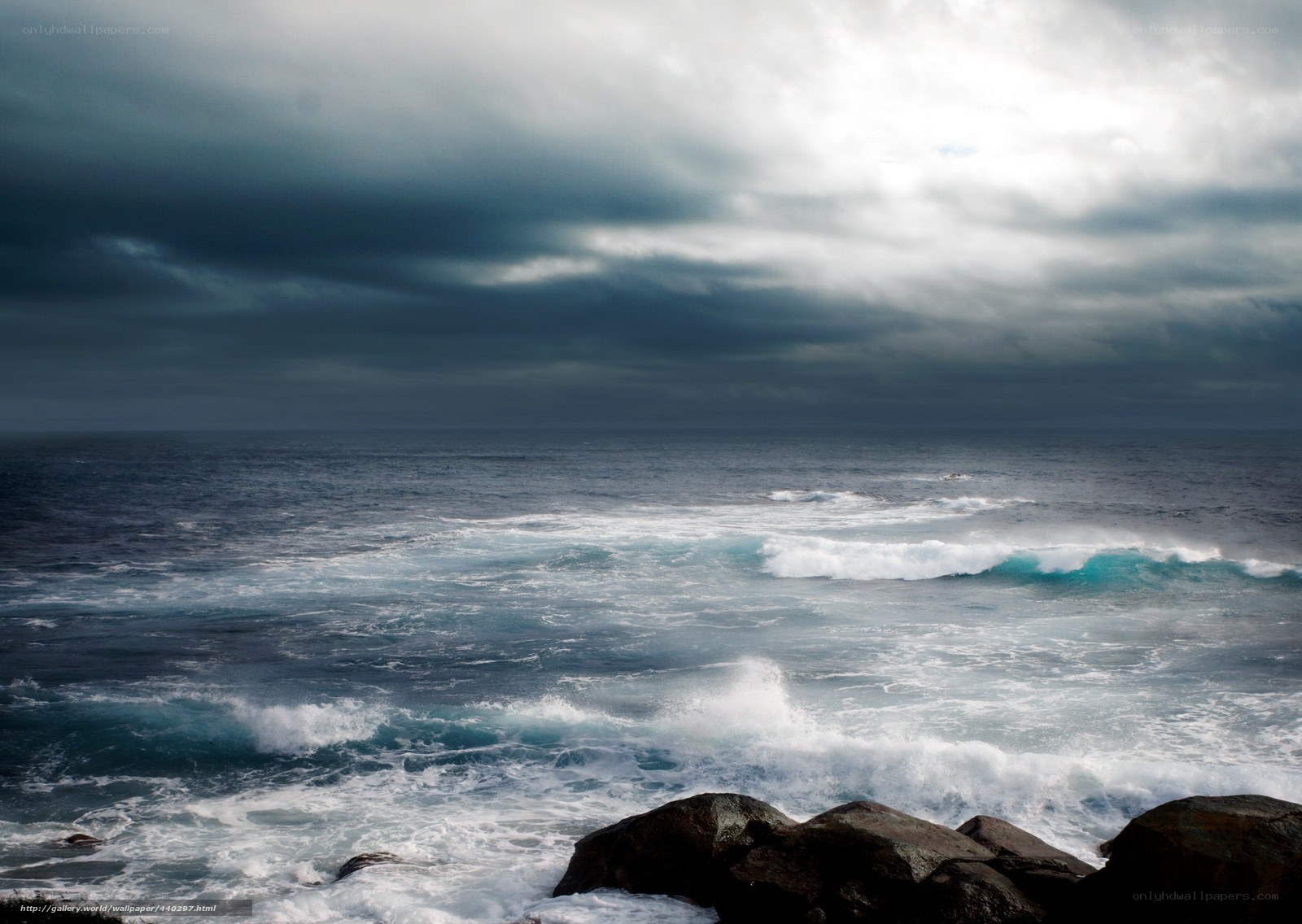 Stormy ocean waves crashing