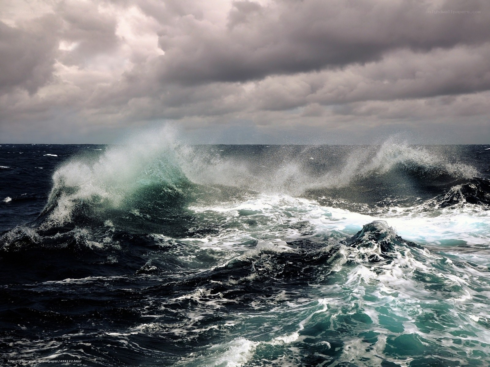 Stormy ocean waves crashing