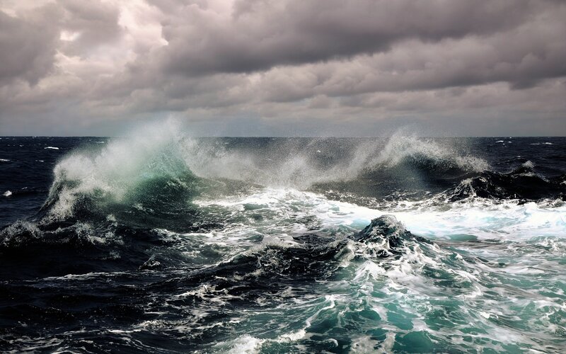 Stormy ocean waves crashing