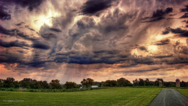Stormy Sky over Field — Green, Dramatic