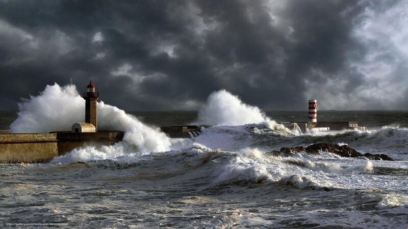 Stormy waves at lighthouse