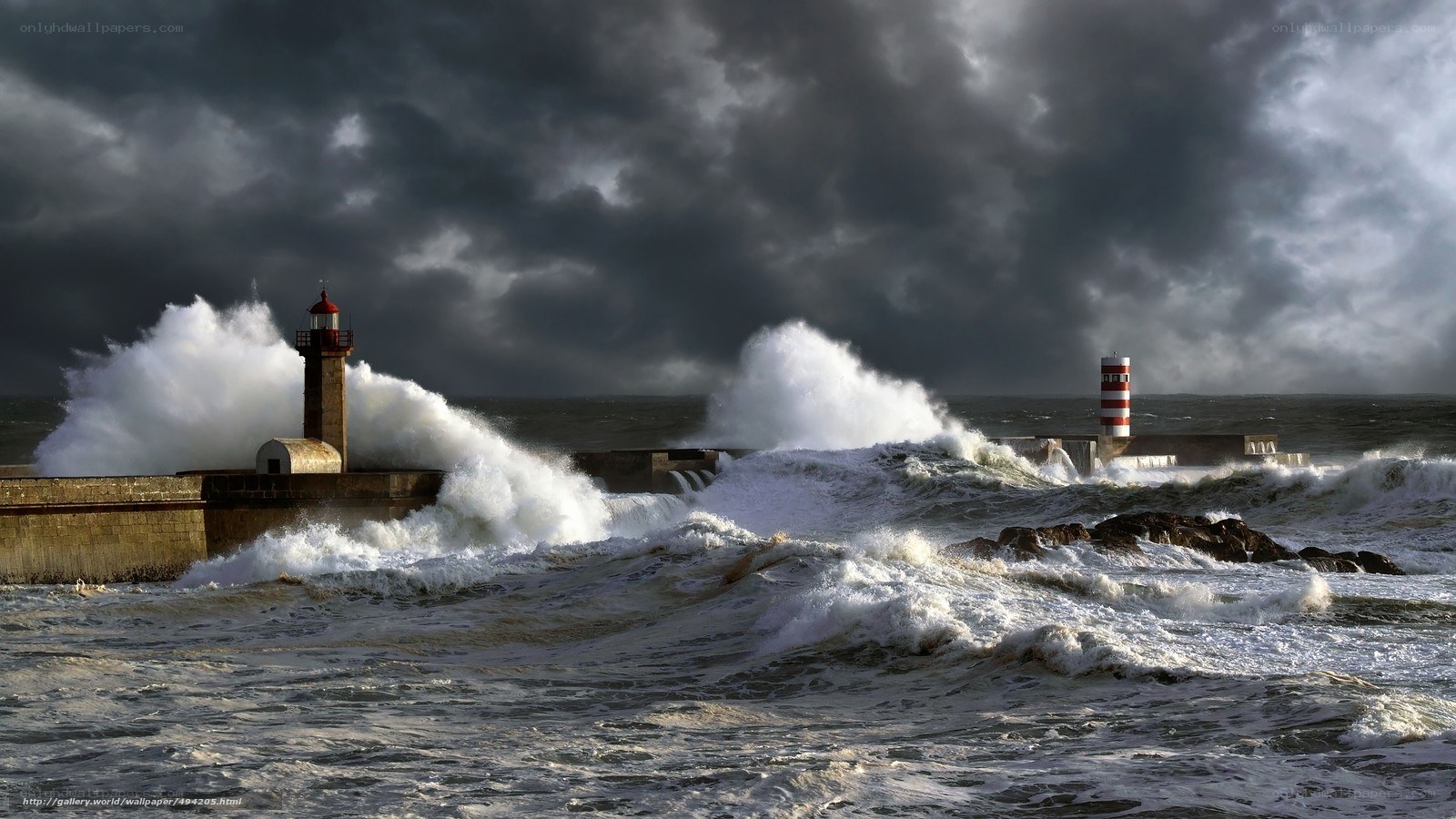 Stormy waves at lighthouse