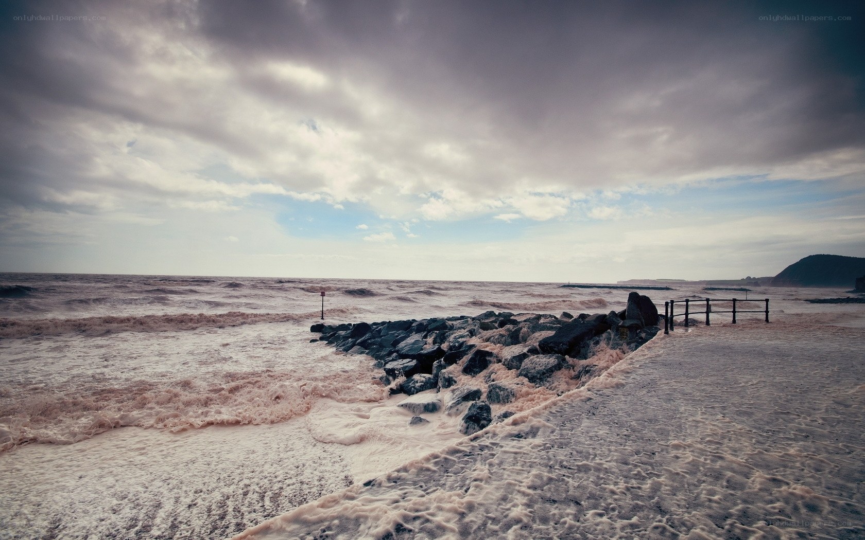 Stormy waves at the coast