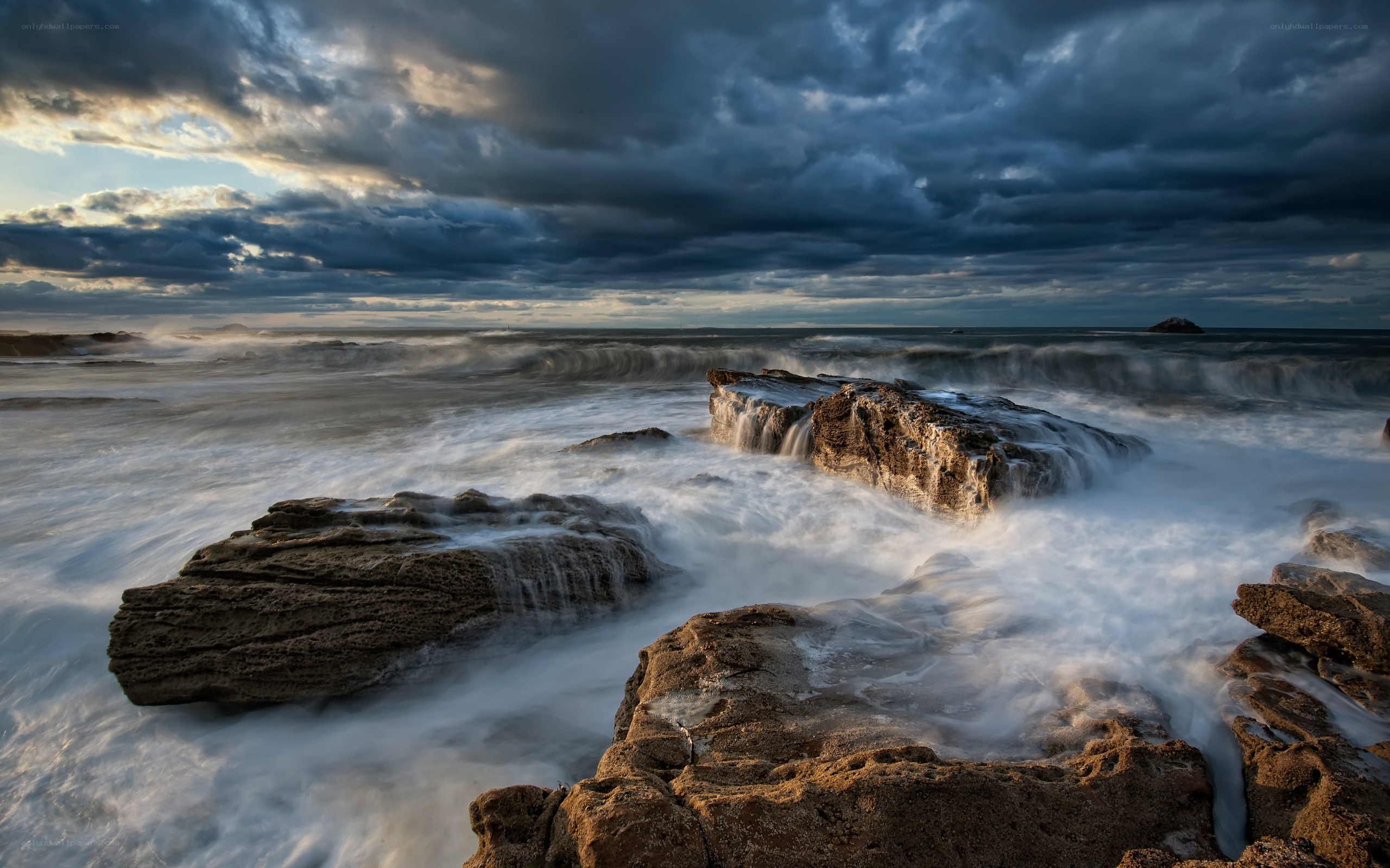 Stormy waves crash on rocks