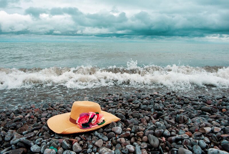Straw Hat on Pebble Beach — Blue