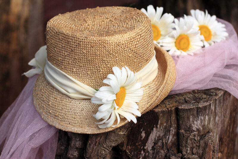 Straw Hat with Daisies
