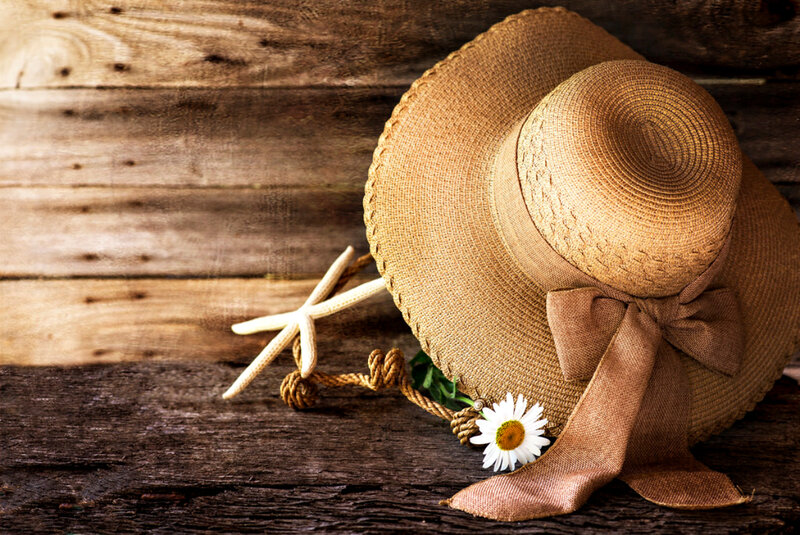 Straw Hat with Daisy