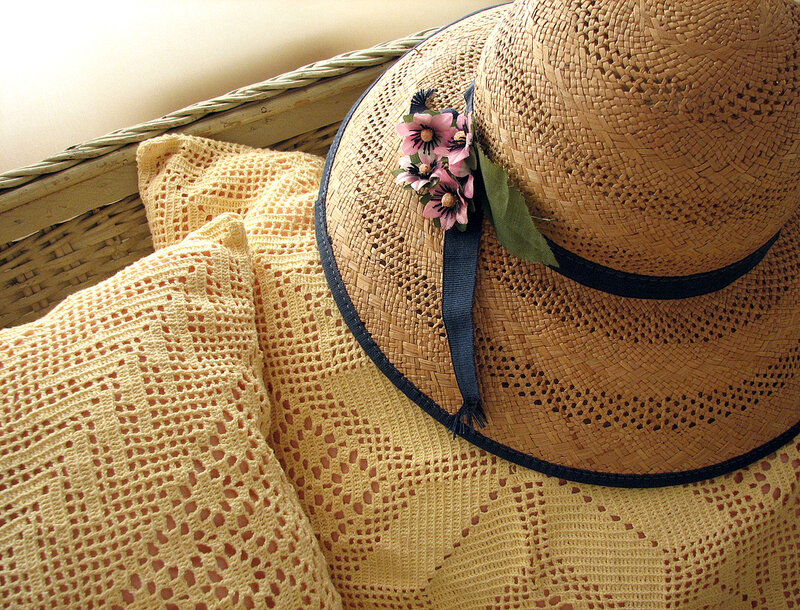 Straw Hat with Flowers — Beige, Calm