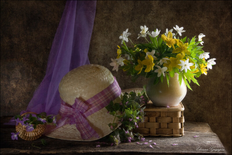 Straw Hat with Flowers — Brown