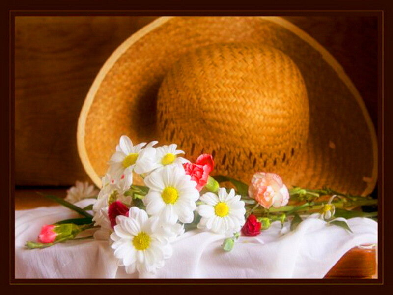 Straw Hat with Flowers — White