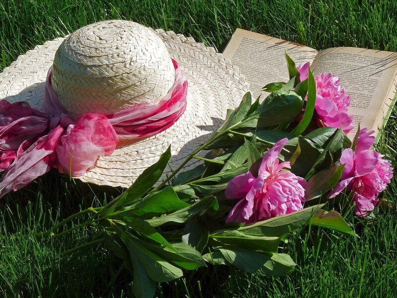 Straw Hat with Peonies — Green