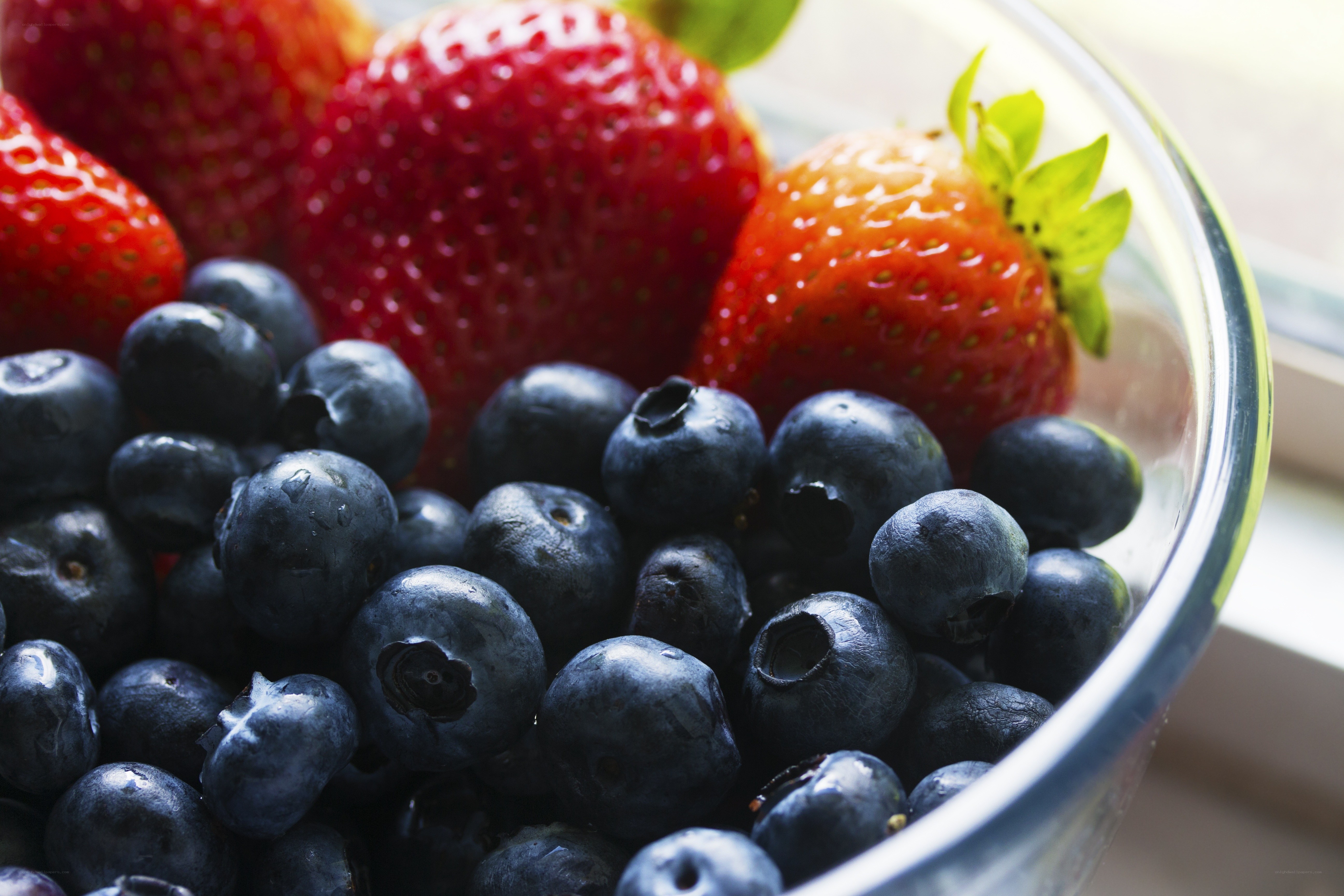 strawberries and blueberries in a bowl