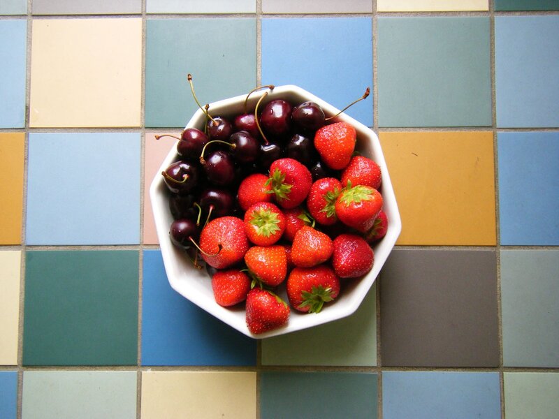 Strawberries and cherries in a bowl