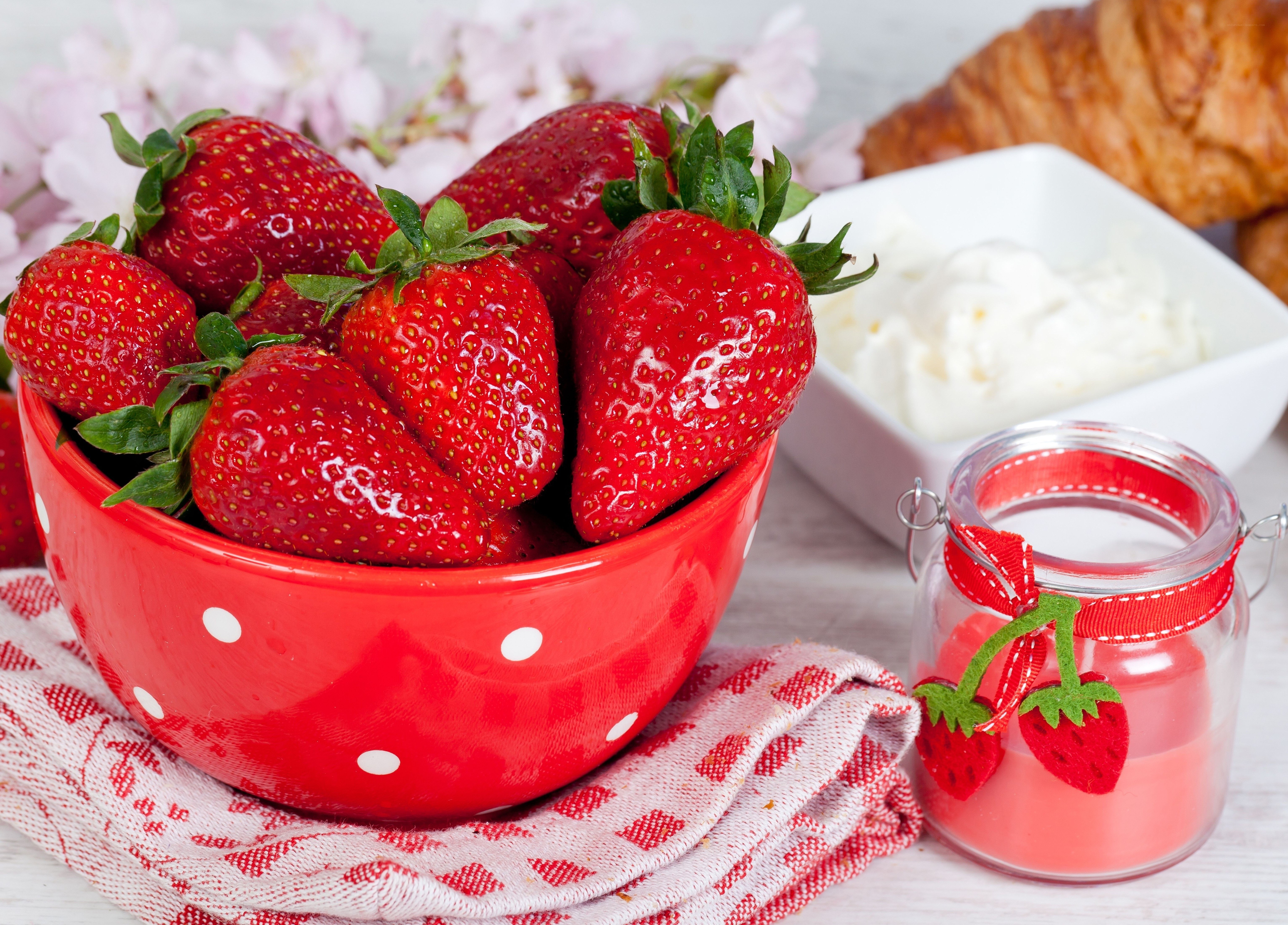 Strawberries and cream breakfast