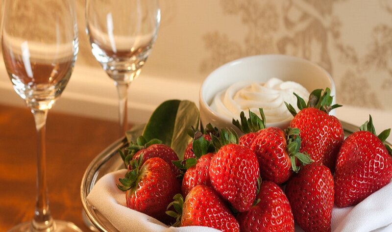 Strawberries and Cream — Red