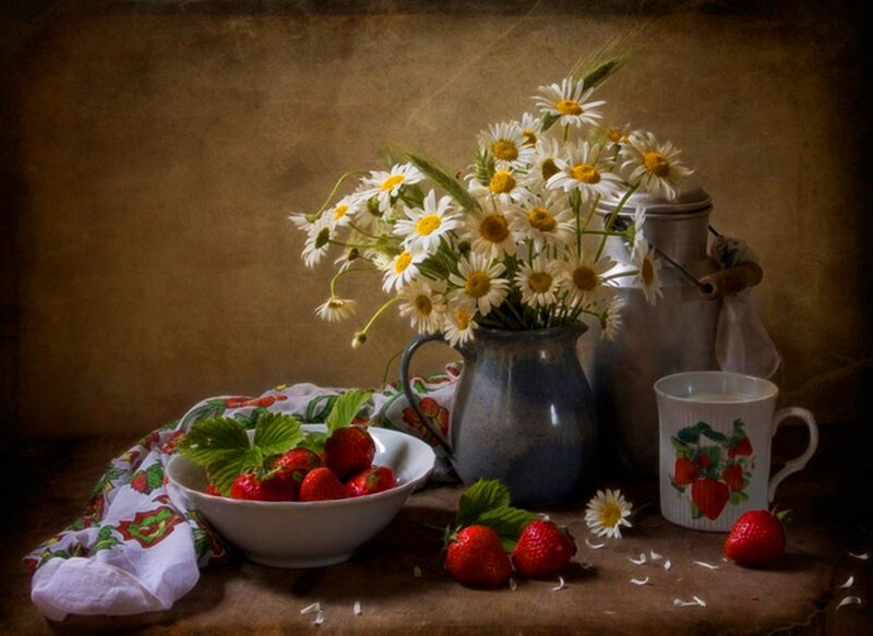 Strawberries and Daisies — Brown, Serene