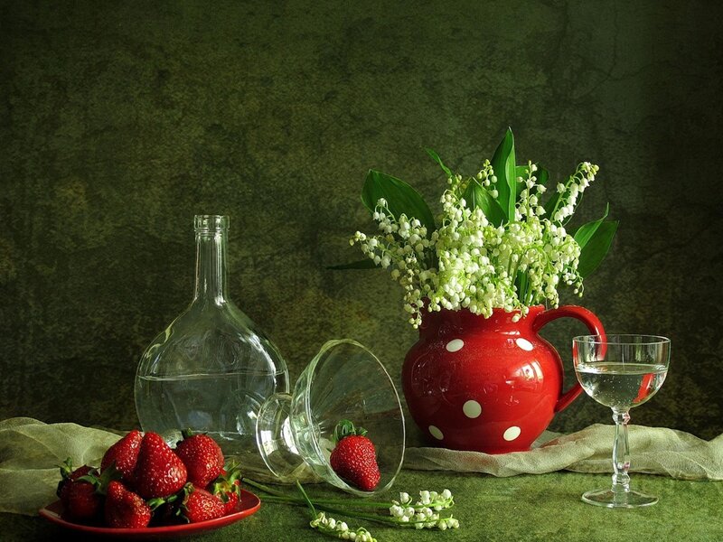 Strawberries and Flowers — Green
