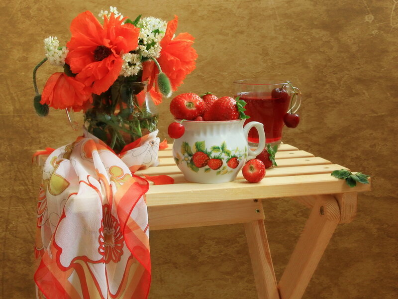 Strawberries and Flowers — Red, Calm, Afternoon