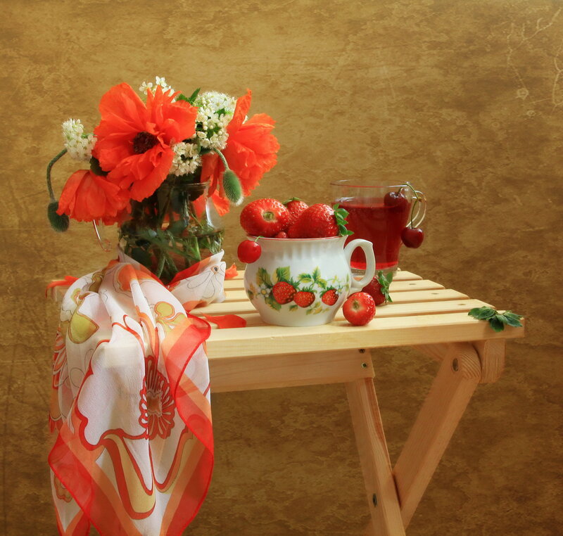 Strawberries and Flowers — Red, Calm
