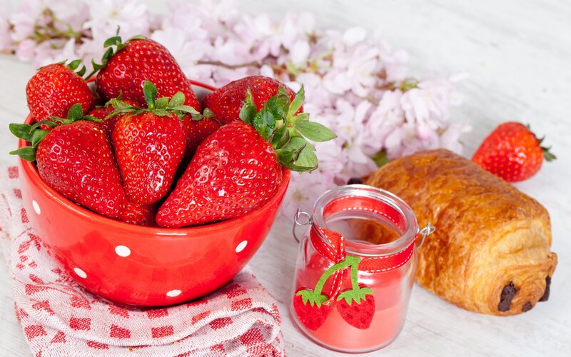Strawberries in a Bowl — Red, Calm, Spring