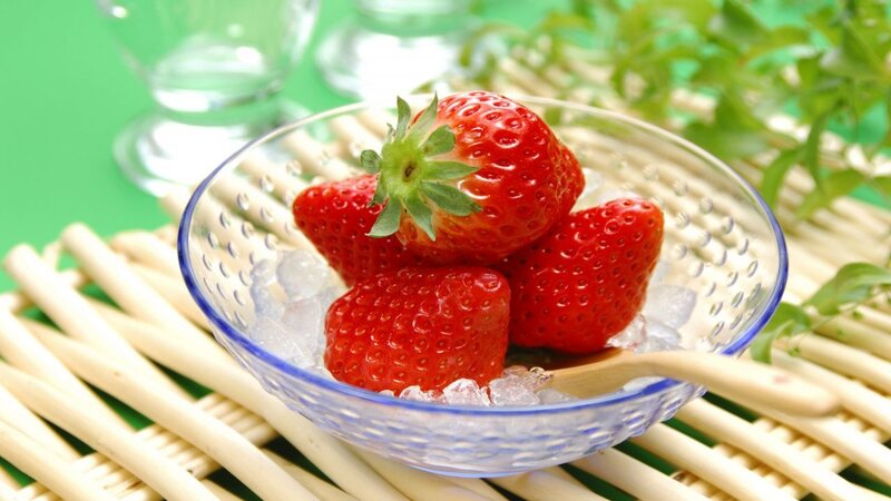 Strawberries in a Bowl — Red, Fresh, Afternoon