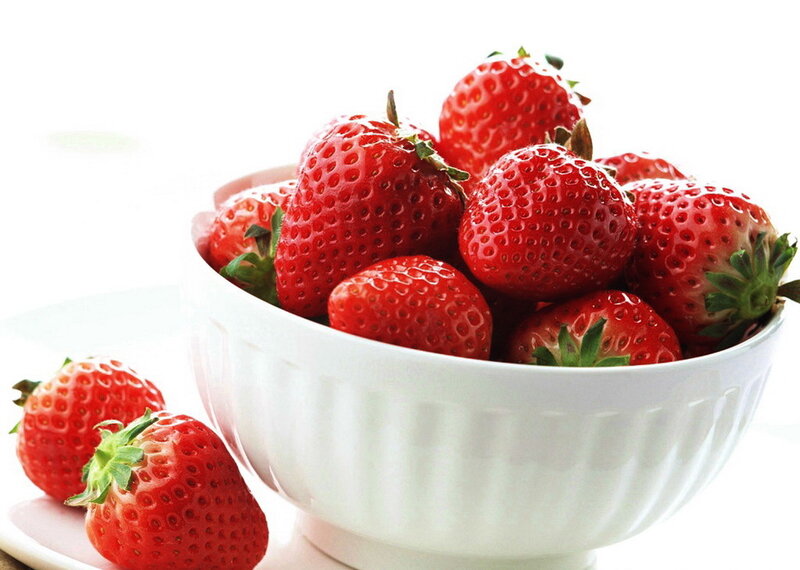 Strawberries in a Bowl — Red