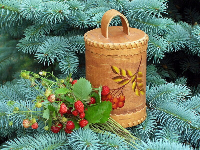 Strawberries in Basket — Green