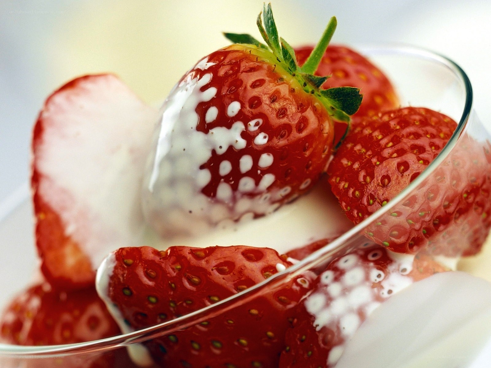 strawberries in cream dessert