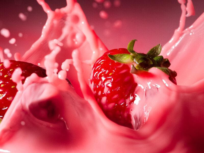 Strawberries in Pink Liquid — Dynamic