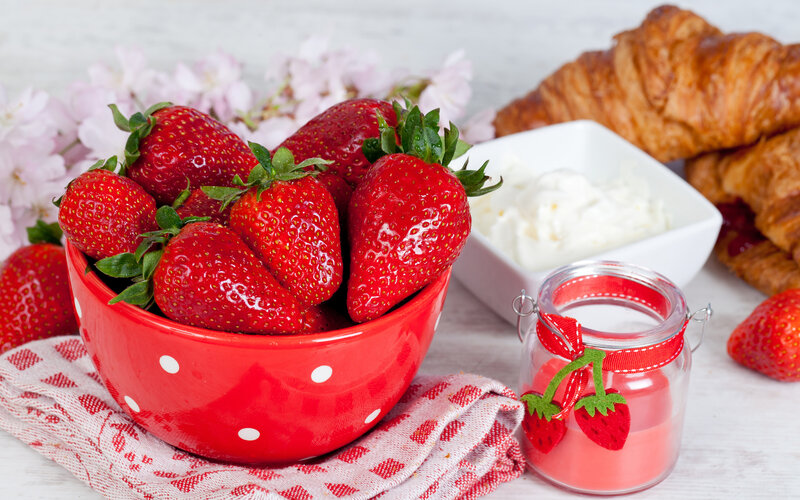 Strawberries in Red Bowl — Calm