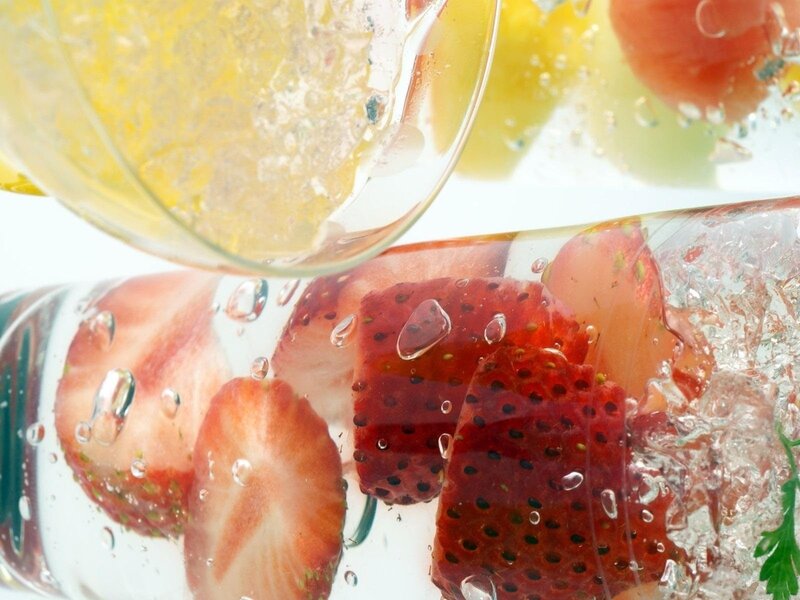 Strawberries in Sparkling Water — Red