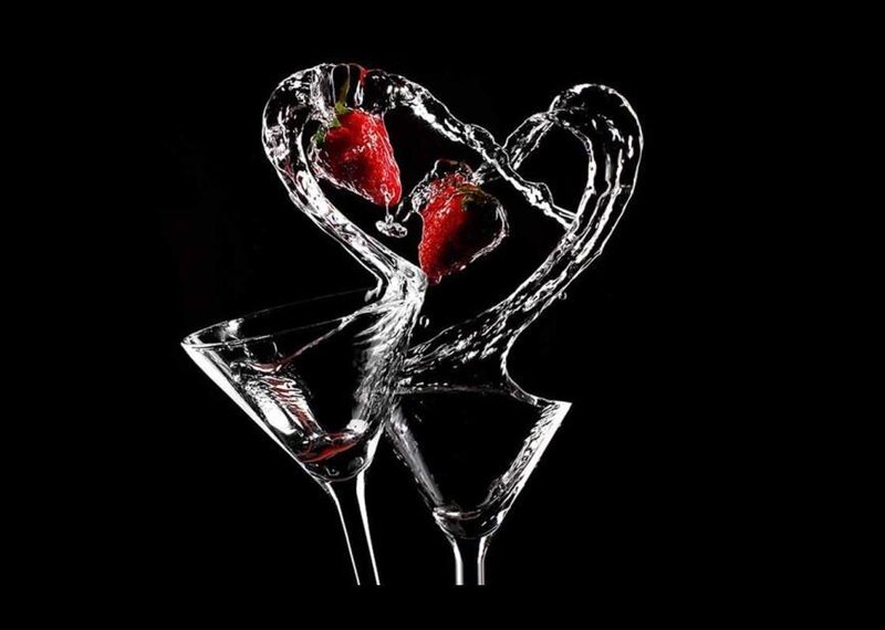 Strawberries in Water — Black