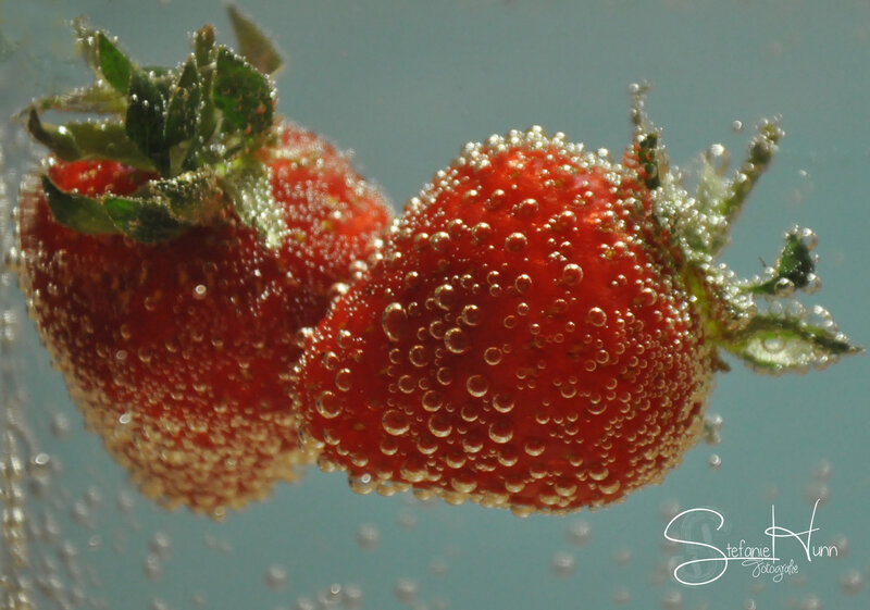 Strawberries in Water — Red, Calm