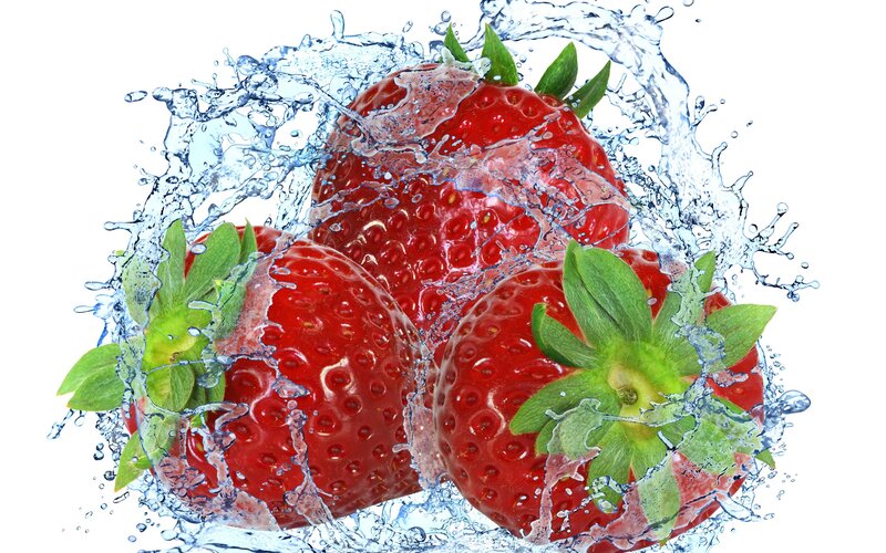 Strawberries in Water Splash — Red