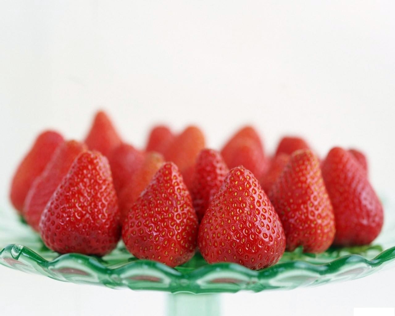 Strawberries on a green dish
