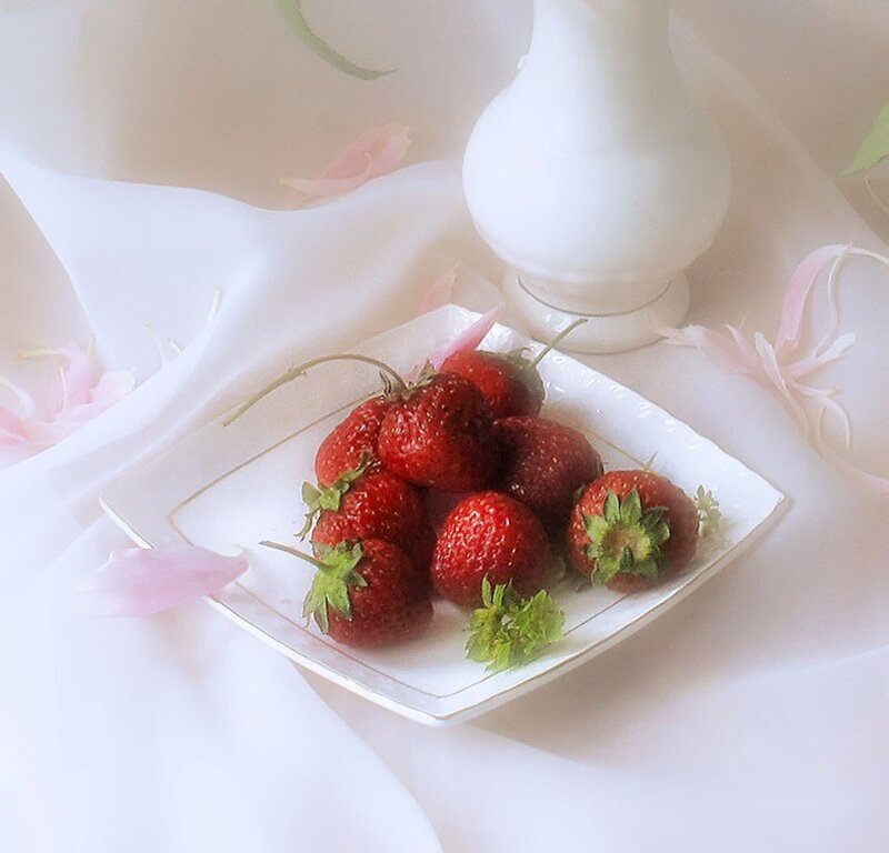 Strawberries on a Plate — Red, Serene
