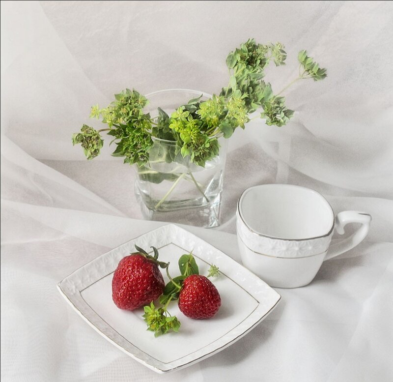 Strawberries on a Plate — White