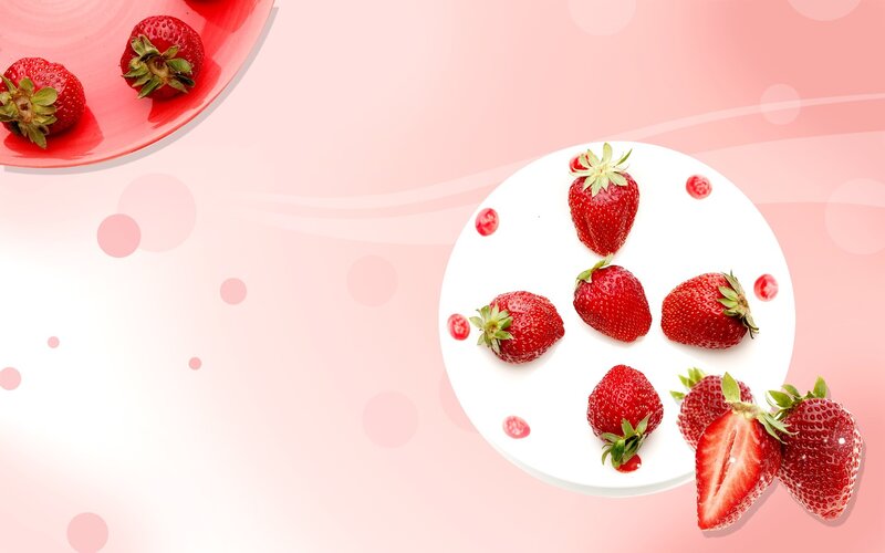 Strawberries on Plates — Pink