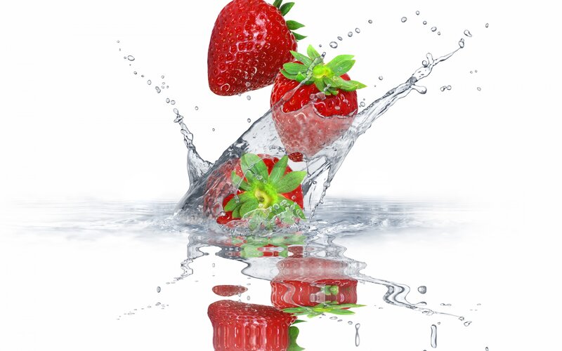 Strawberries Splashing in Water — Red, Dynamic