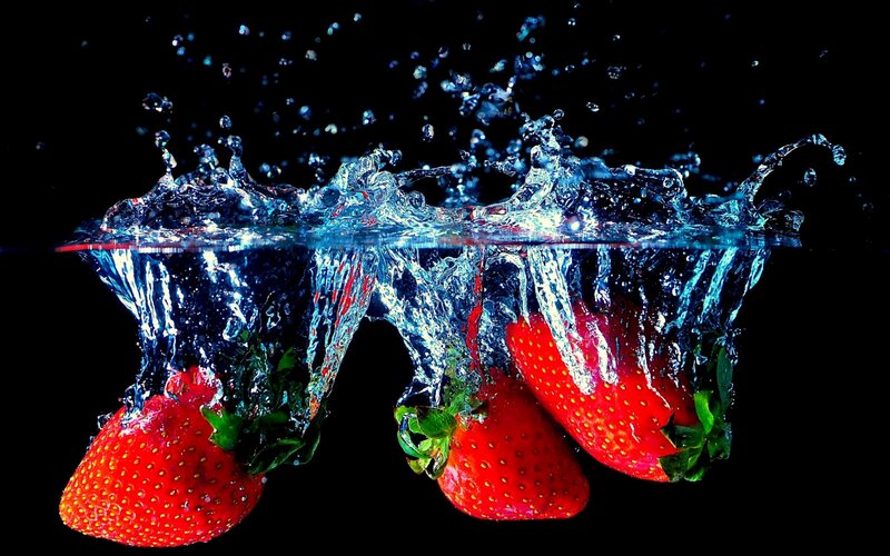 Strawberries Splashing in Water — Red