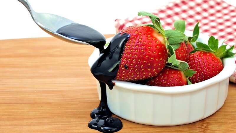 Strawberries with Chocolate Sauce — Red, Appetizing